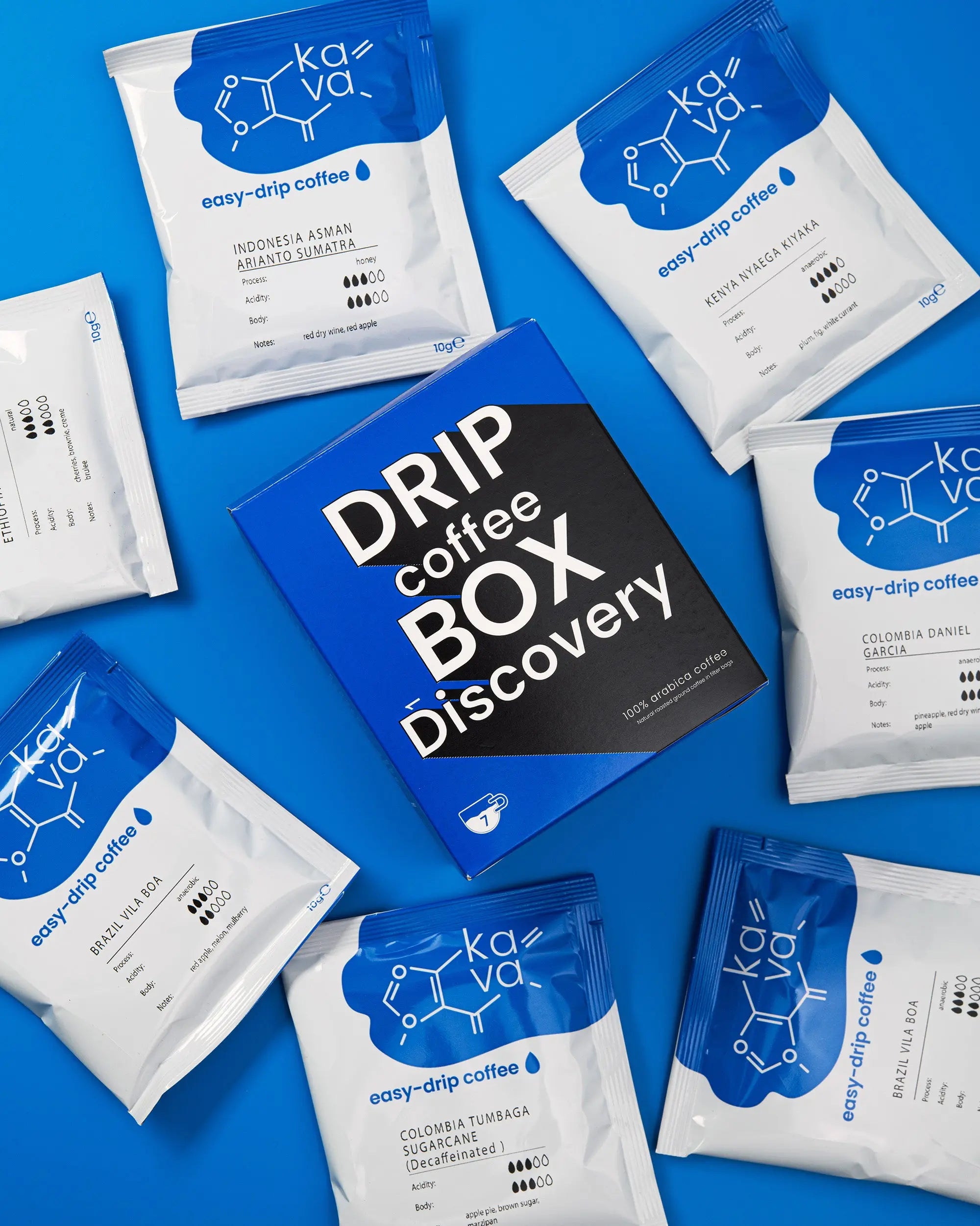 La "Boîte découverte de 7 cafés différents" présentée ouverte pour montrer les différents sachets de café